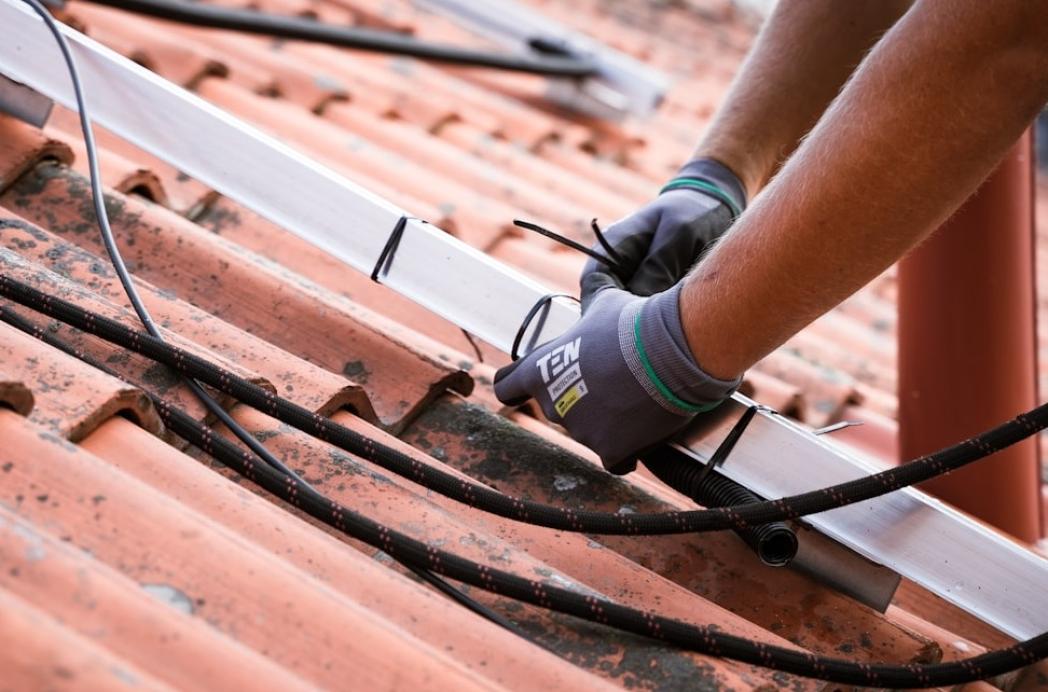 Dakrenovatie en dakreparatie: wat is het verschil en wanneer kiest u wat