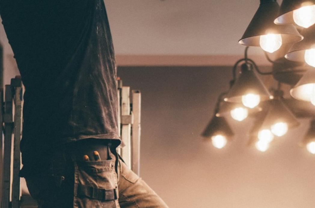 Elektrische installatie aanleggen: laat het over aan een vakman