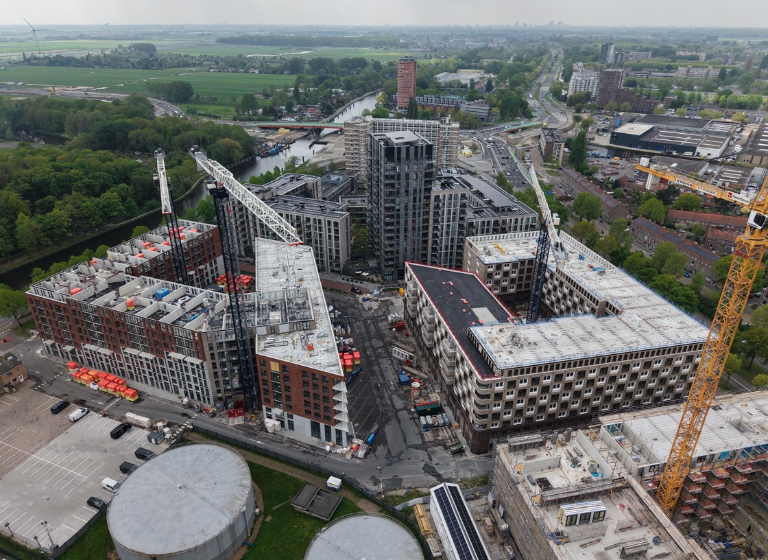 Van Dijk Dakwerken verzorgt de 5de gevel bij woningbouwproject Zirro & Schouls in Leiden